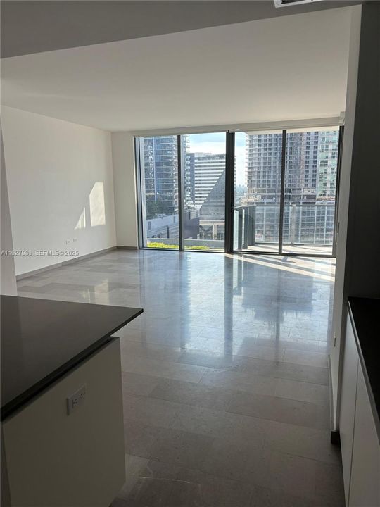 For Rent: $4,375 (1 beds, 1 baths, 976 Square Feet)