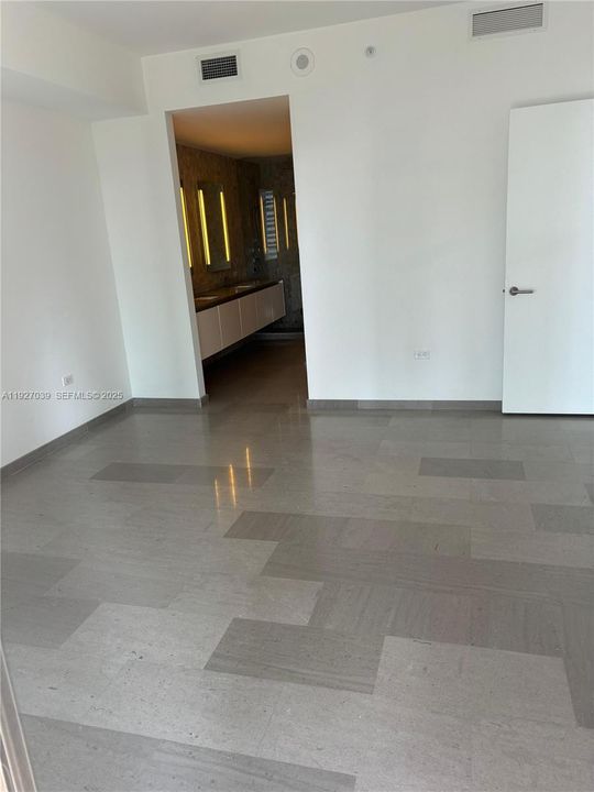 For Rent: $4,375 (1 beds, 1 baths, 976 Square Feet)