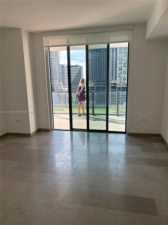 For Rent: $4,375 (1 beds, 1 baths, 976 Square Feet)