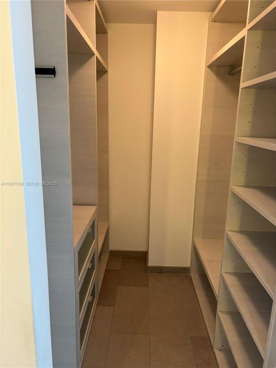 For Rent: $4,375 (1 beds, 1 baths, 976 Square Feet)