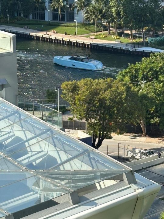 For Rent: $4,375 (1 beds, 1 baths, 976 Square Feet)