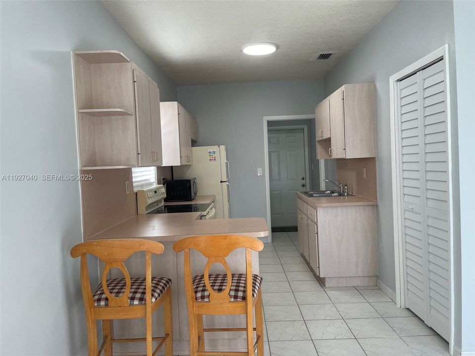 出租: $2,100 (2 贝兹, 1 浴室, 822 平方英尺)