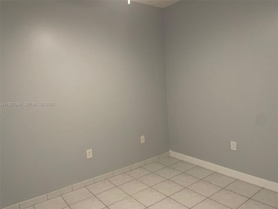 出租: $2,100 (2 贝兹, 1 浴室, 822 平方英尺)