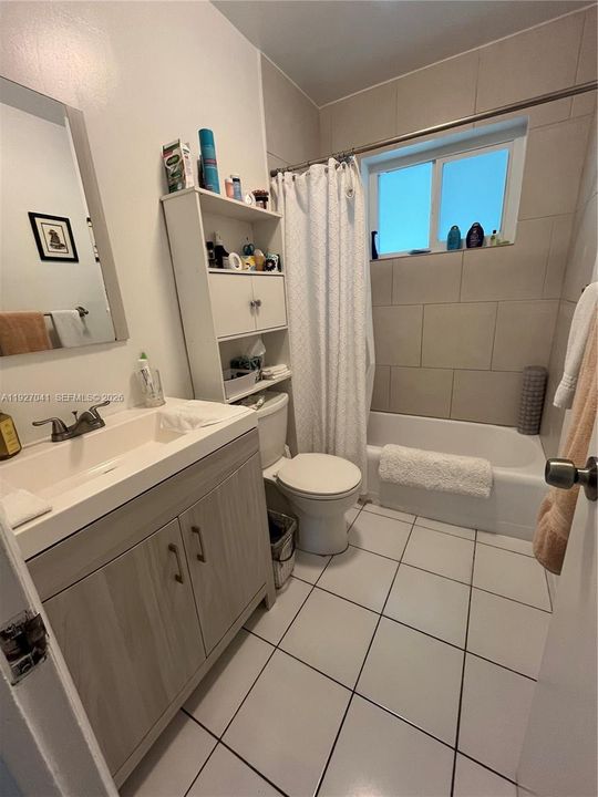 待售: $545,000 (3 贝兹, 1 浴室, 1040 平方英尺)