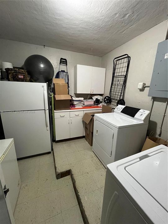 待售: $545,000 (3 贝兹, 1 浴室, 1040 平方英尺)