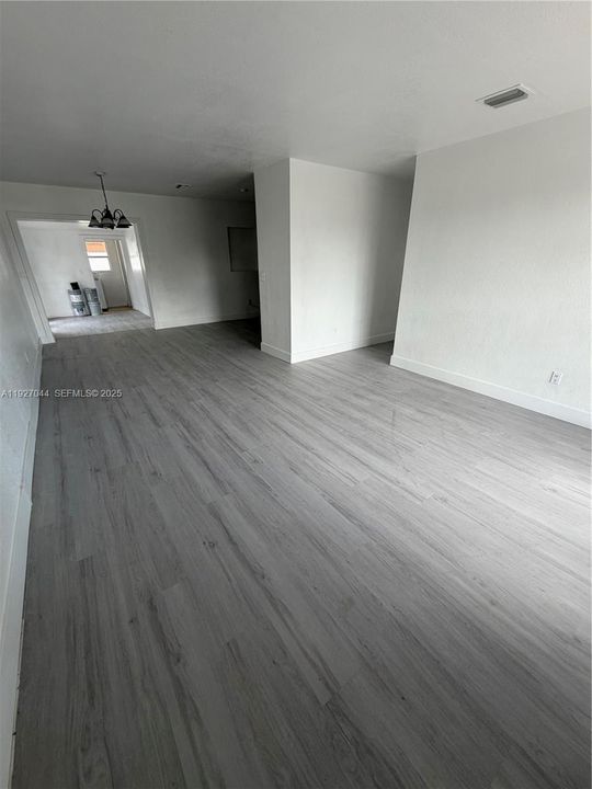 En Venta: $647,700 (4 camas, 1 baños, 1732 Pies cuadrados)