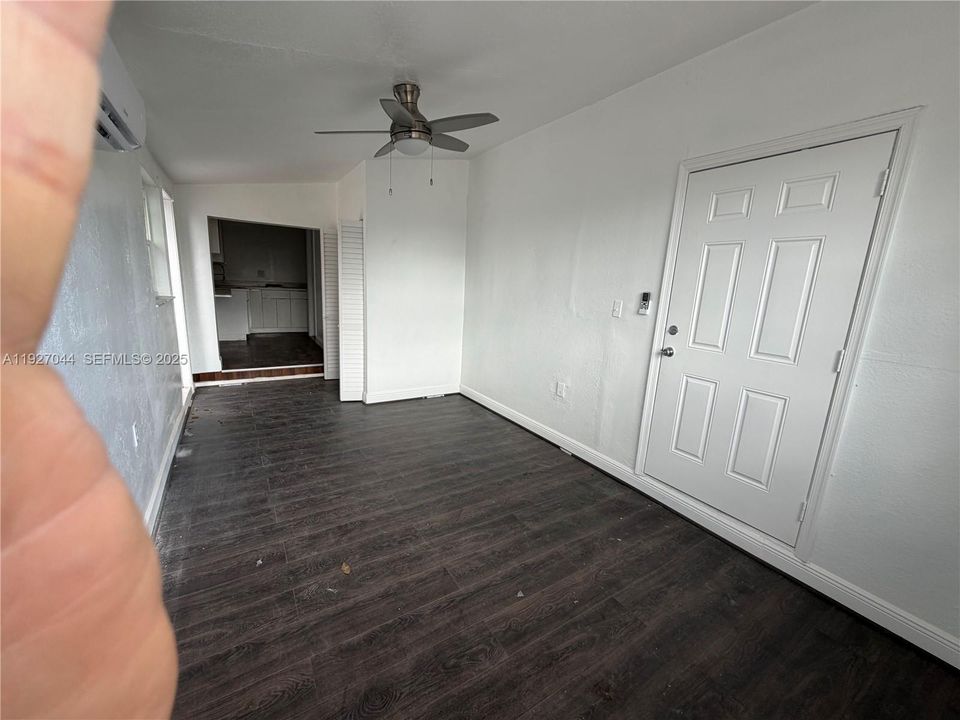 En Venta: $647,700 (4 camas, 1 baños, 1732 Pies cuadrados)