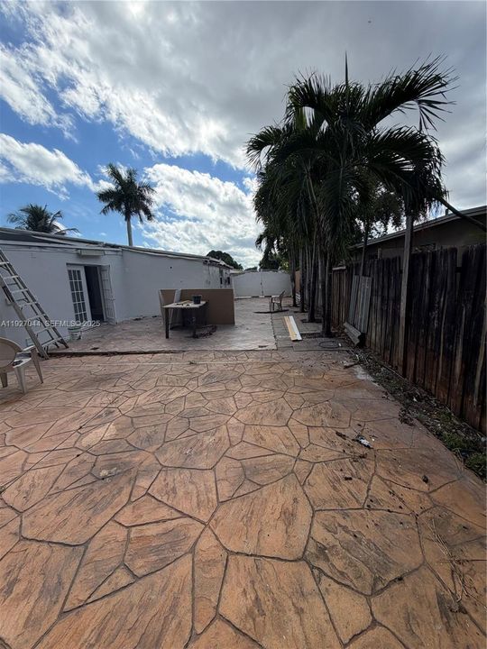 En Venta: $647,700 (4 camas, 1 baños, 1732 Pies cuadrados)