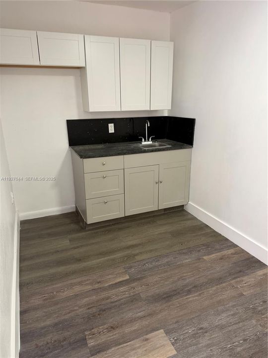 En Venta: $647,700 (4 camas, 1 baños, 1732 Pies cuadrados)