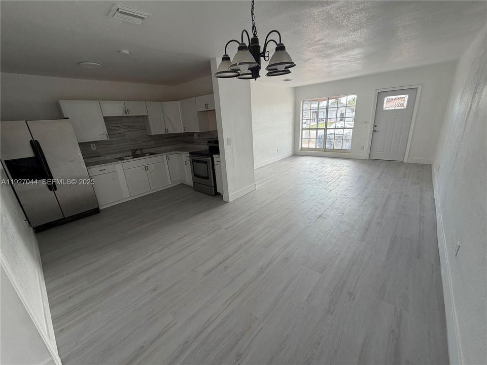 En Venta: $647,700 (4 camas, 1 baños, 1732 Pies cuadrados)