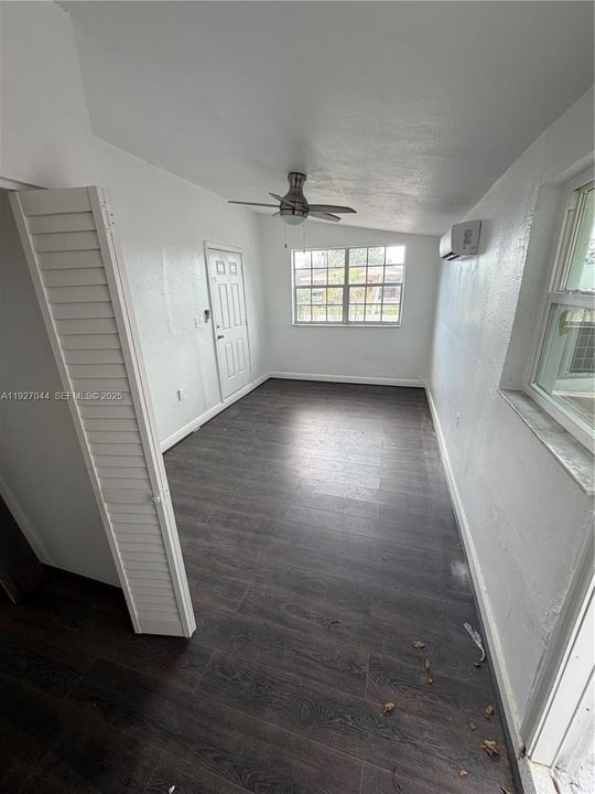 En Venta: $647,700 (4 camas, 1 baños, 1732 Pies cuadrados)