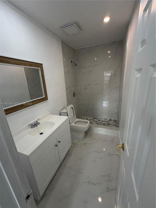 En Venta: $647,700 (4 camas, 1 baños, 1732 Pies cuadrados)