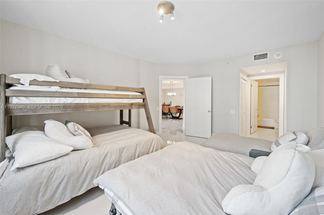 На продажу: $775,000 (2 спален, 2 ванн, 1236 Квадратных фут)