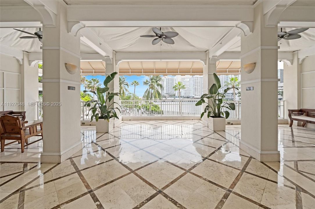 На продажу: $775,000 (2 спален, 2 ванн, 1236 Квадратных фут)