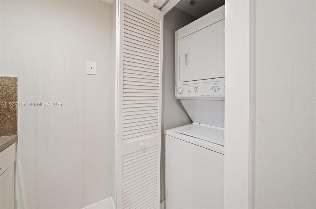 На продажу: $775,000 (2 спален, 2 ванн, 1236 Квадратных фут)