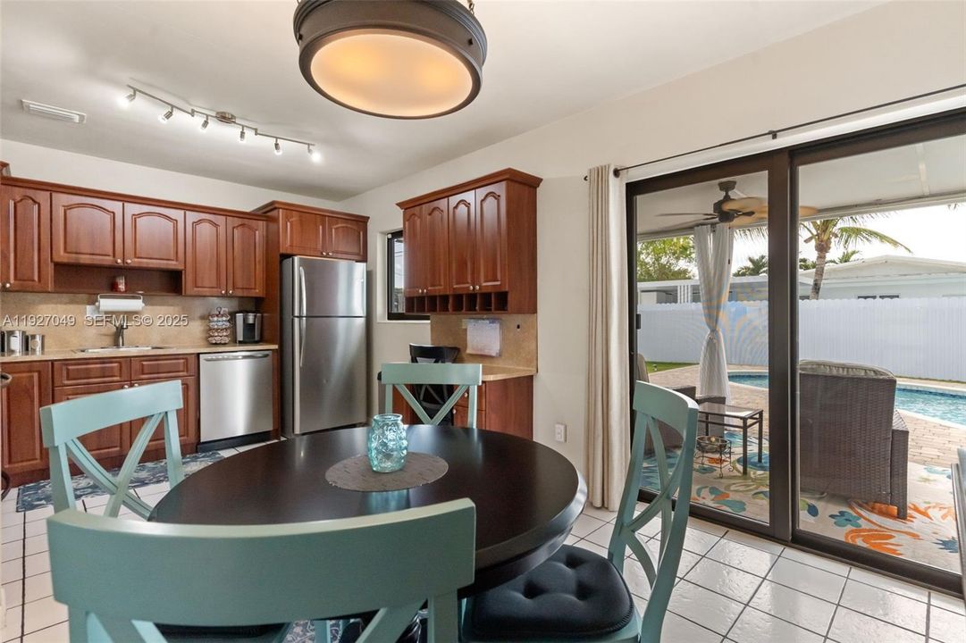 En Venta: $549,900 (3 camas, 1 baños, 1373 Pies cuadrados)