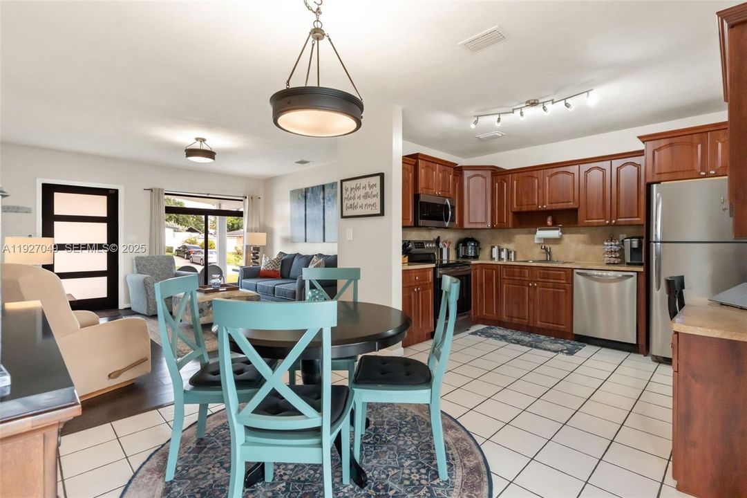 En Venta: $549,900 (3 camas, 1 baños, 1373 Pies cuadrados)