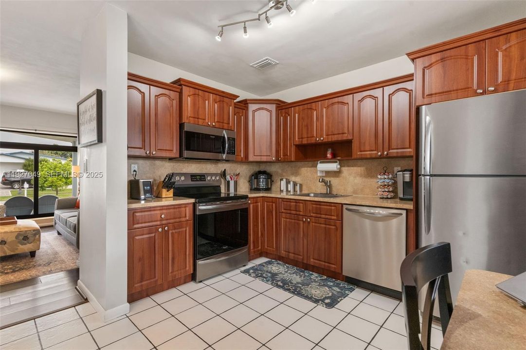 En Venta: $549,900 (3 camas, 1 baños, 1373 Pies cuadrados)