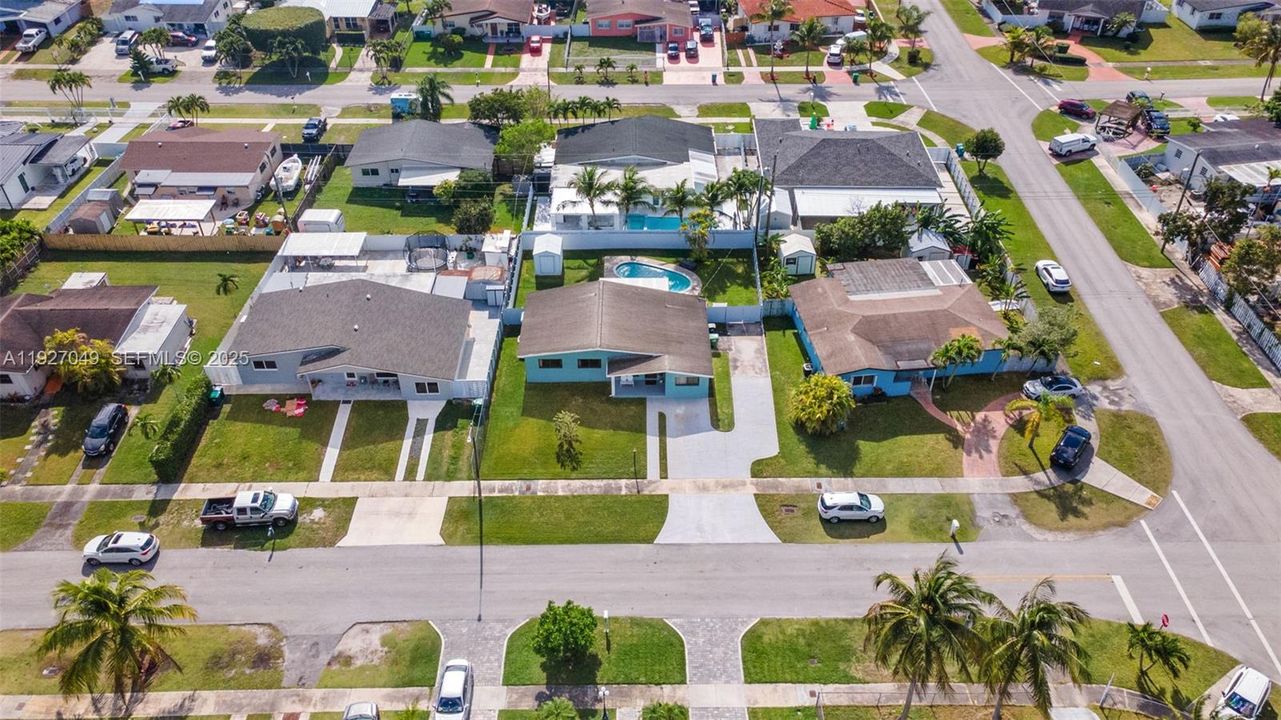 En Venta: $549,900 (3 camas, 1 baños, 1373 Pies cuadrados)