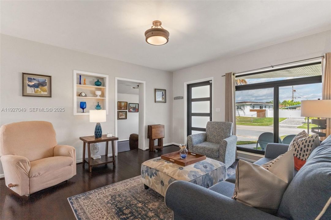 En Venta: $549,900 (3 camas, 1 baños, 1373 Pies cuadrados)