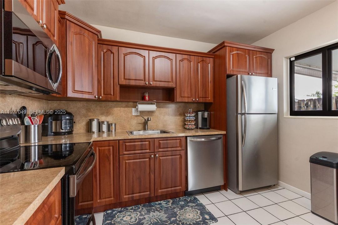 En Venta: $549,900 (3 camas, 1 baños, 1373 Pies cuadrados)