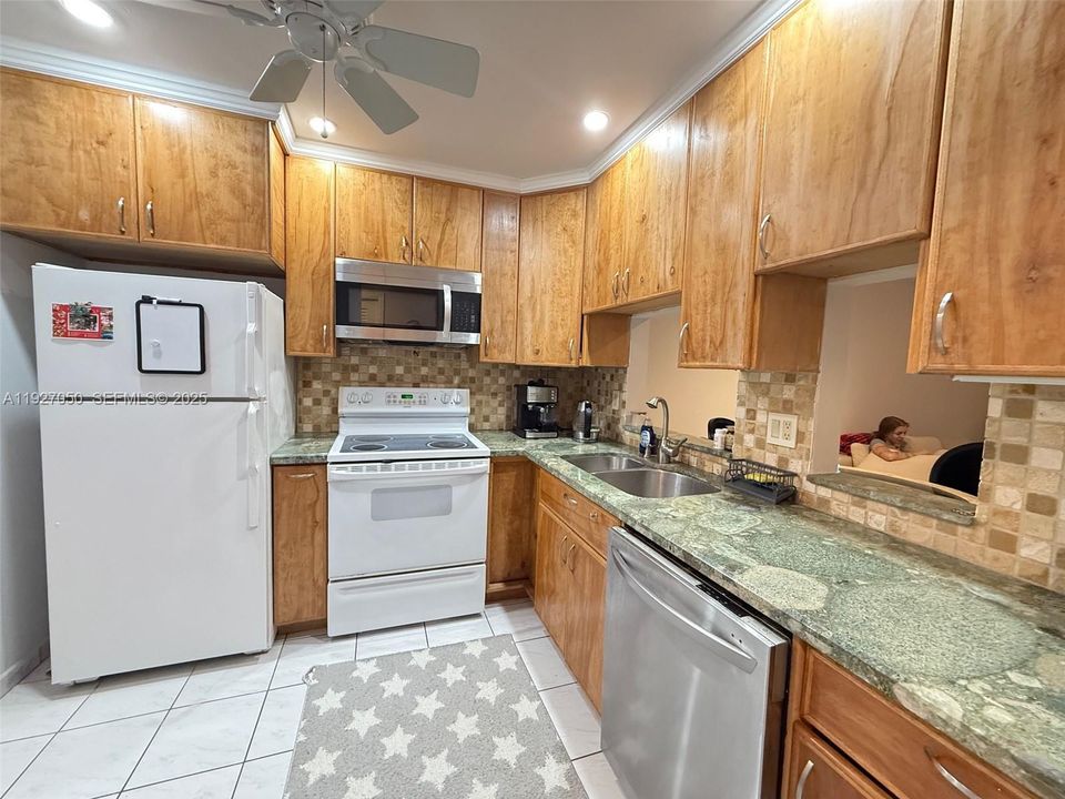 В аренду: $1,830 (1 спален, 1 ванн, 730 Квадратных фут)