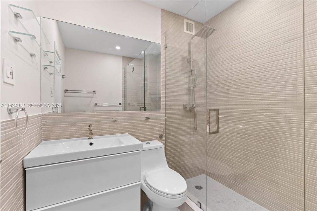 В аренду: $3,000 (1 спален, 1 ванн, 886 Квадратных фут)