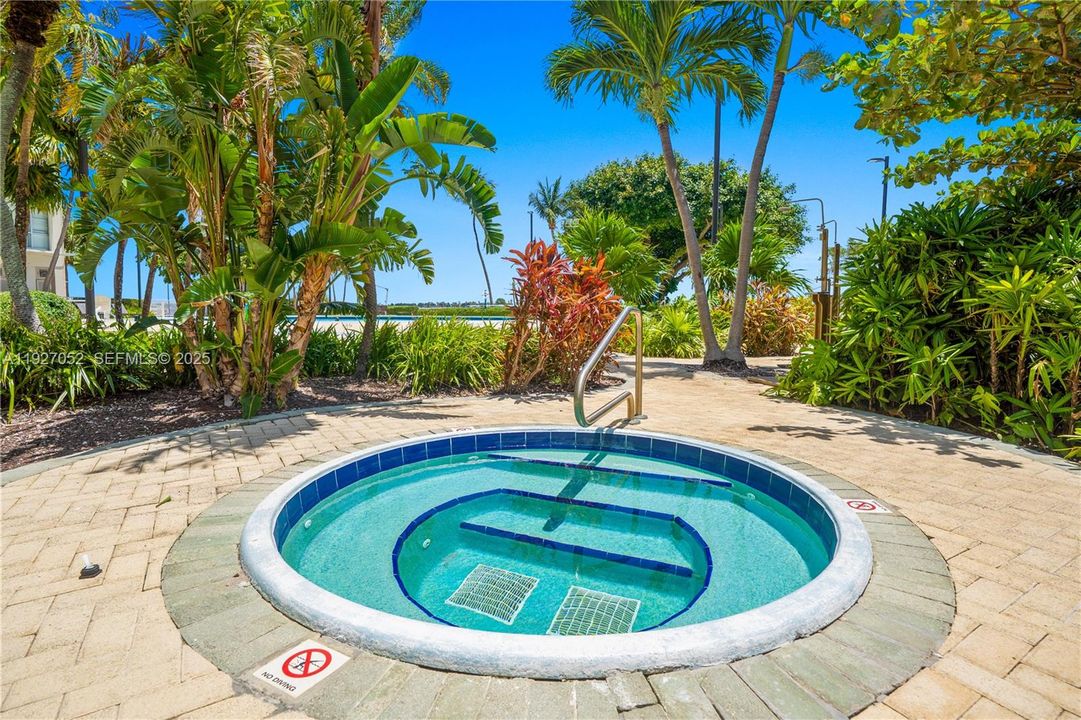 В аренду: $3,000 (1 спален, 1 ванн, 886 Квадратных фут)