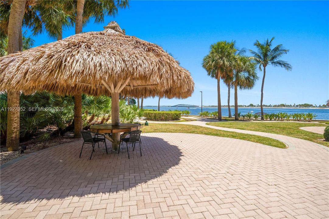 В аренду: $3,000 (1 спален, 1 ванн, 886 Квадратных фут)