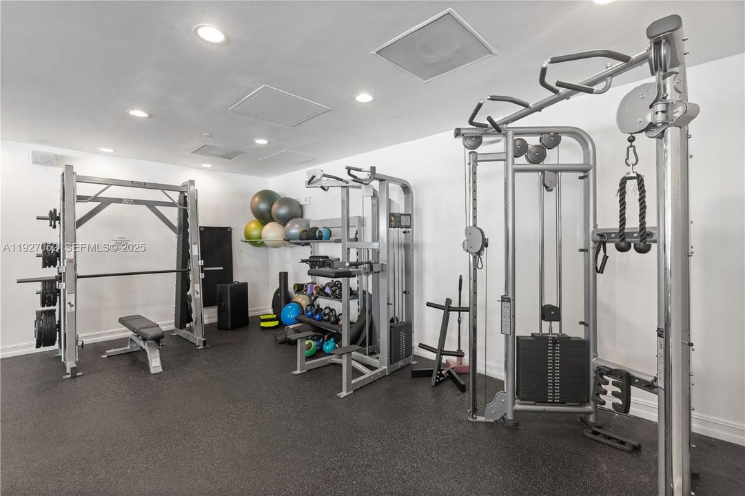 В аренду: $3,000 (1 спален, 1 ванн, 886 Квадратных фут)