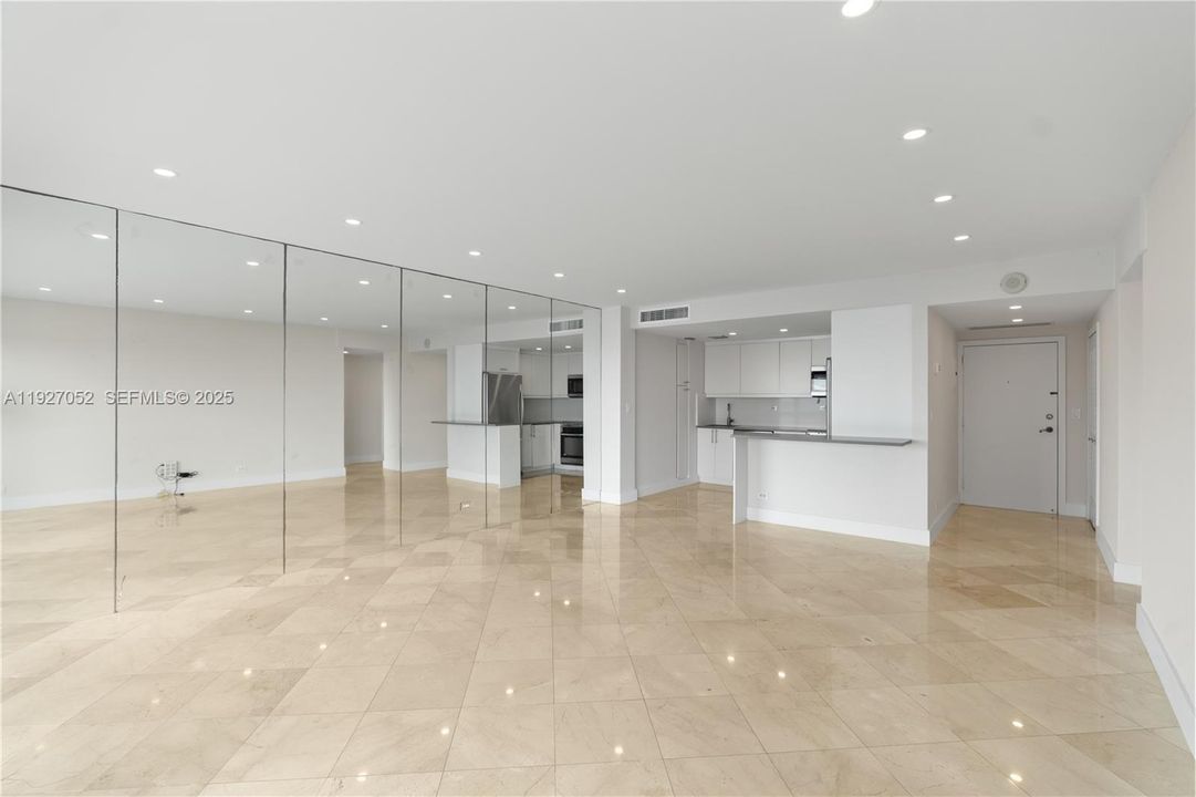 В аренду: $3,000 (1 спален, 1 ванн, 886 Квадратных фут)