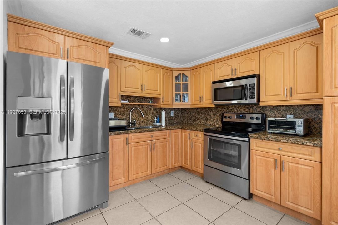 For Sale: $349,900 (3 beds, 2 baths, 1518 Square Feet)