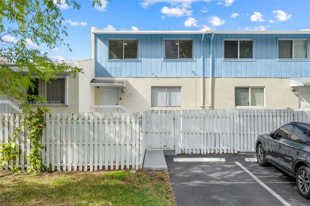 For Sale: $349,900 (3 beds, 2 baths, 1518 Square Feet)