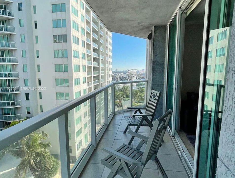 В аренду: $3,600 (2 спален, 2 ванн, 940 Квадратных фут)