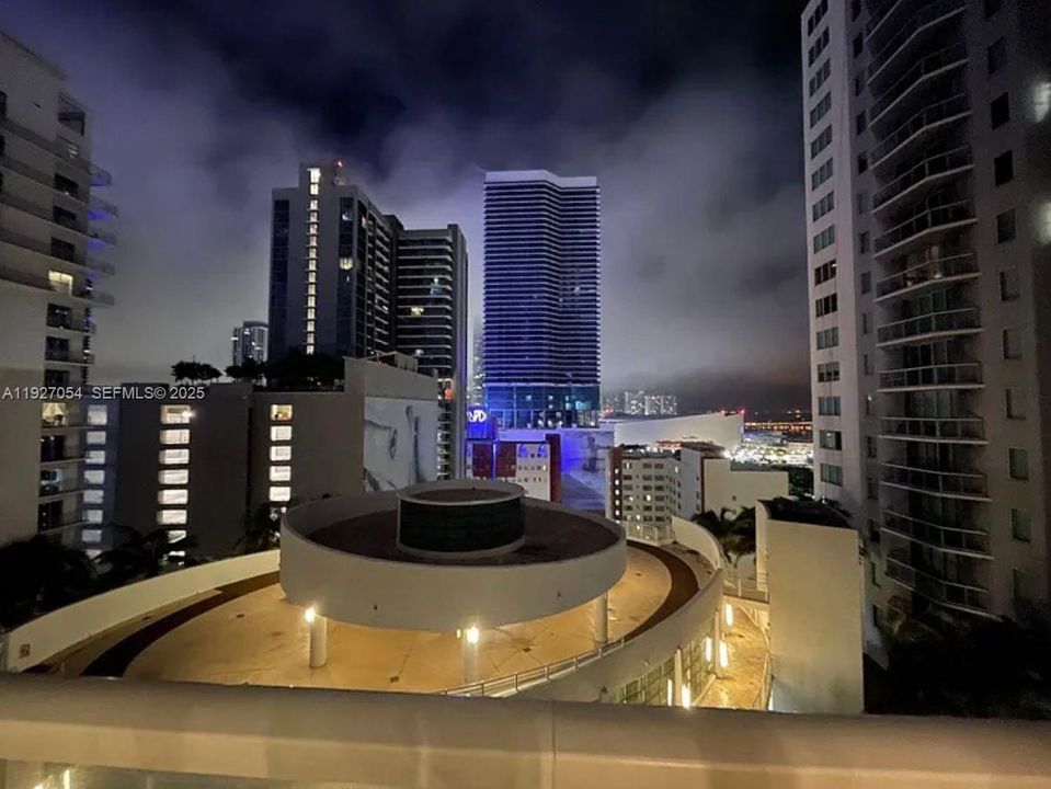 В аренду: $3,600 (2 спален, 2 ванн, 940 Квадратных фут)