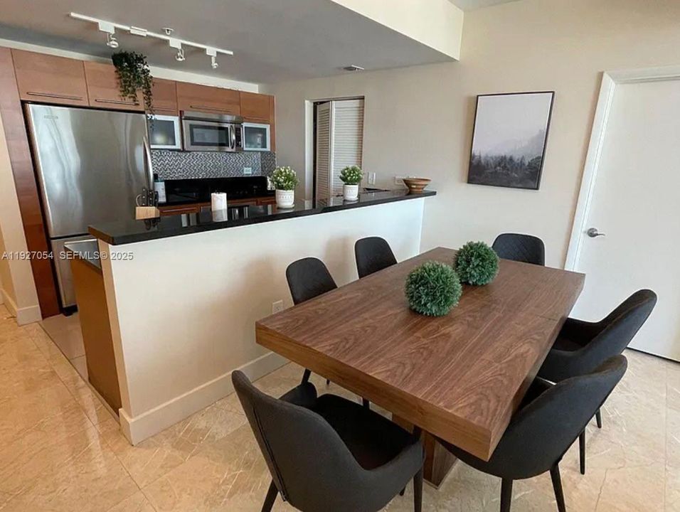 В аренду: $3,600 (2 спален, 2 ванн, 940 Квадратных фут)