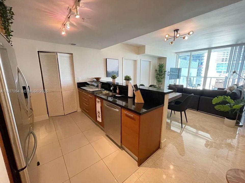 В аренду: $3,600 (2 спален, 2 ванн, 940 Квадратных фут)