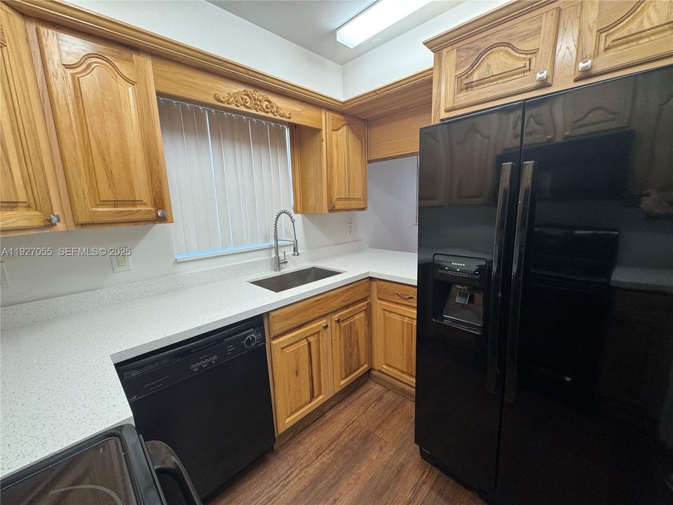 For Sale: $269,000 (2 beds, 1 baths, 1156 Square Feet)