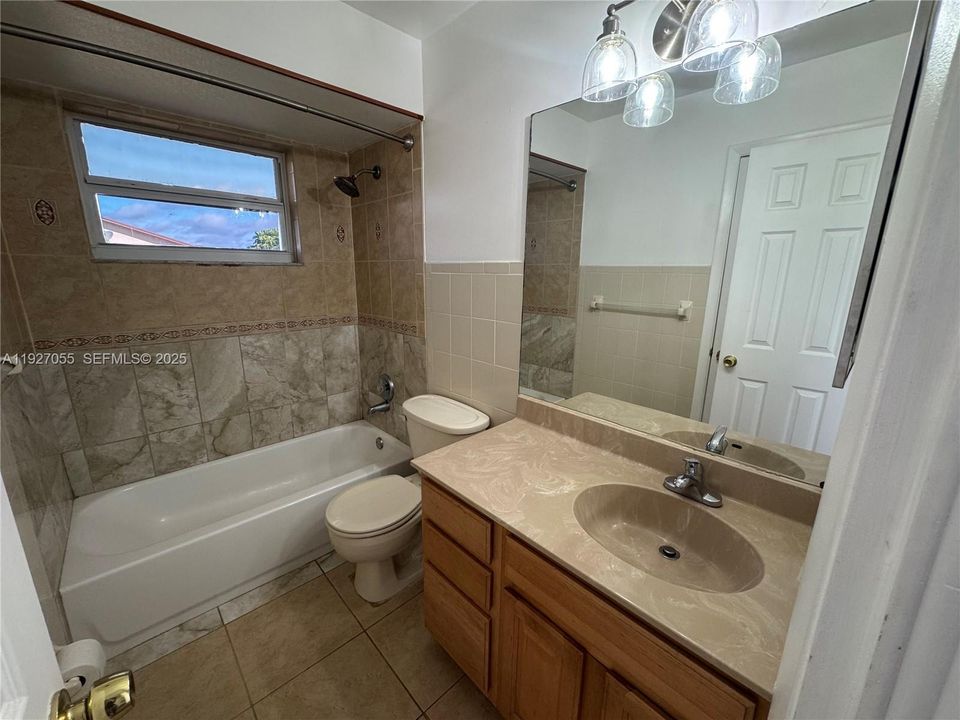 For Sale: $269,000 (2 beds, 1 baths, 1156 Square Feet)