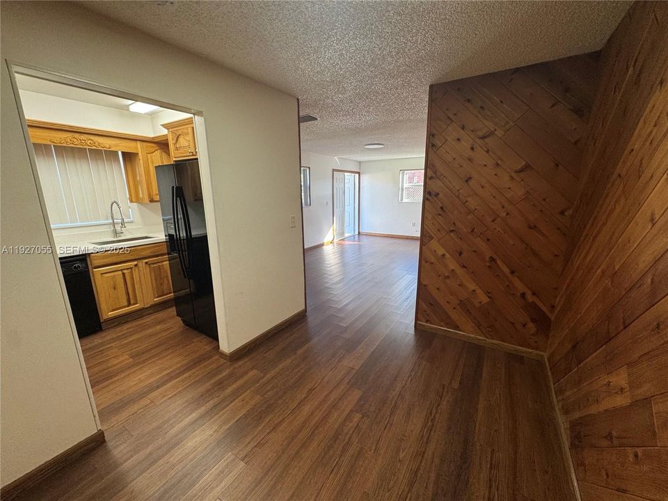 For Sale: $269,000 (2 beds, 1 baths, 1156 Square Feet)