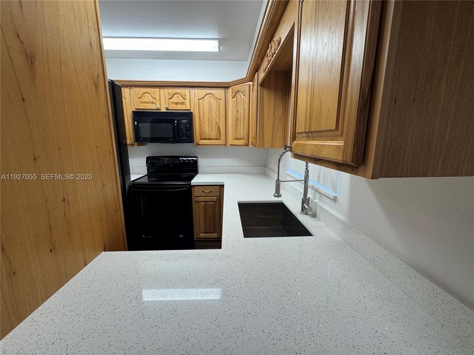 For Sale: $269,000 (2 beds, 1 baths, 1156 Square Feet)