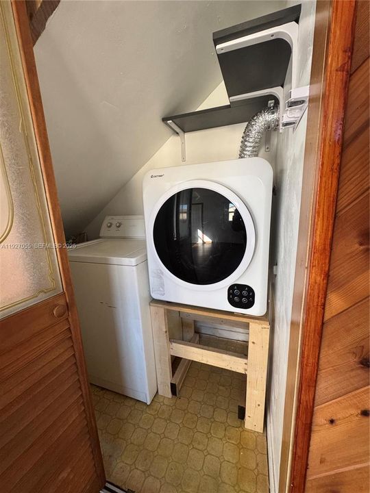 For Sale: $269,000 (2 beds, 1 baths, 1156 Square Feet)