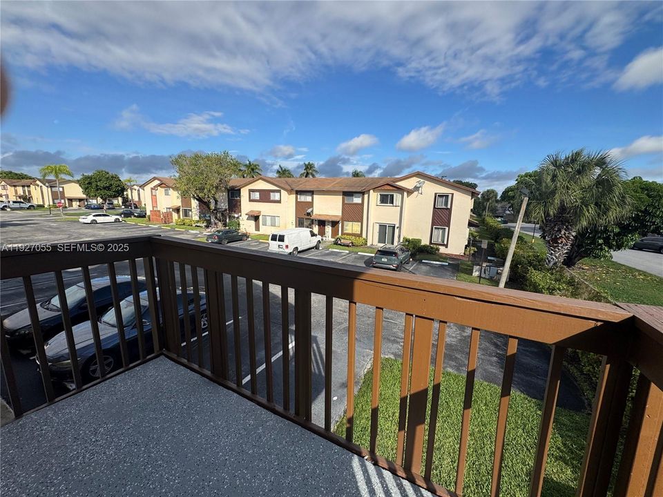 For Sale: $269,000 (2 beds, 1 baths, 1156 Square Feet)