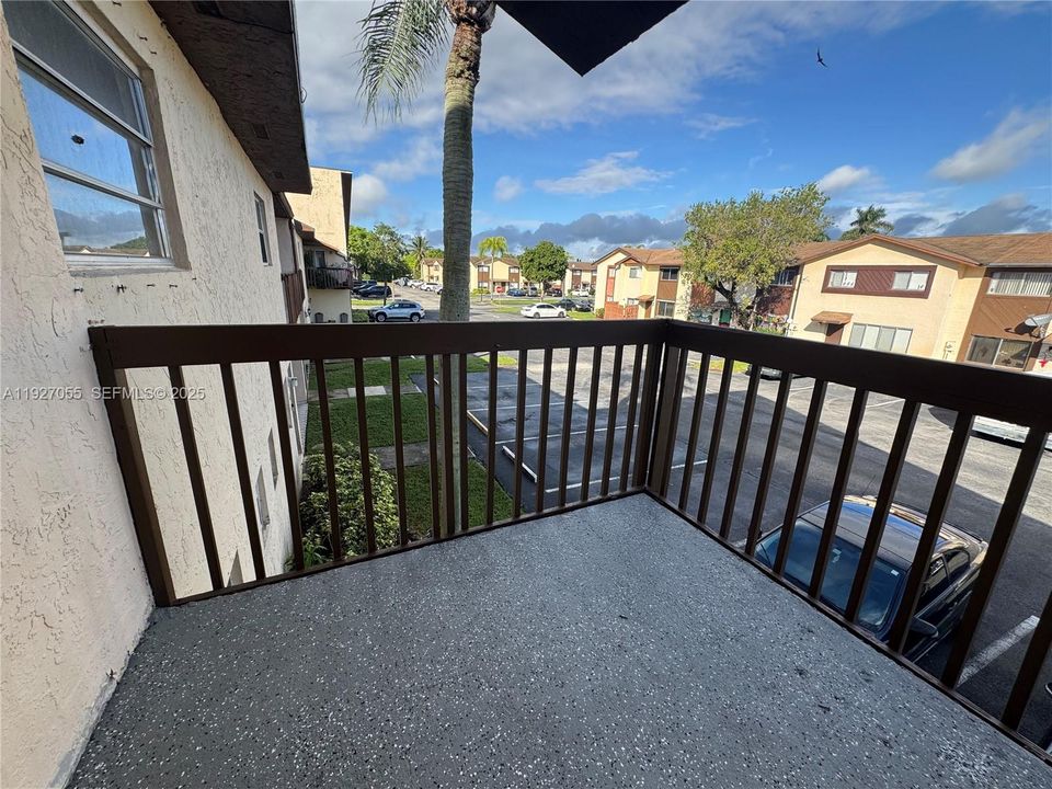 For Sale: $269,000 (2 beds, 1 baths, 1156 Square Feet)