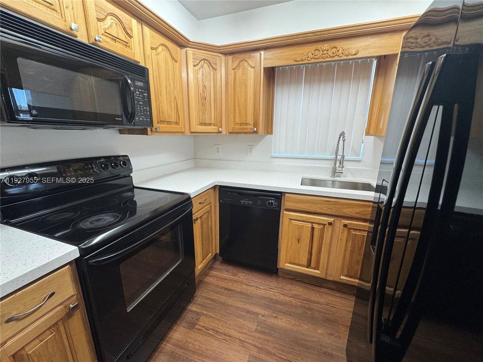 For Sale: $269,000 (2 beds, 1 baths, 1156 Square Feet)
