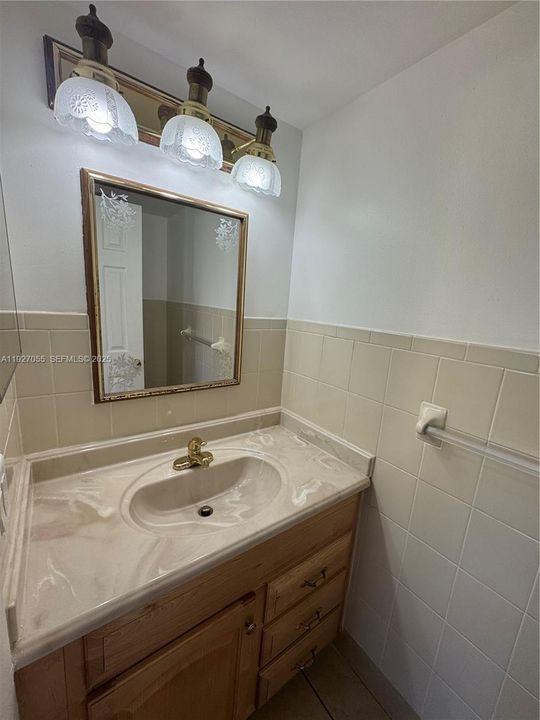 For Sale: $269,000 (2 beds, 1 baths, 1156 Square Feet)