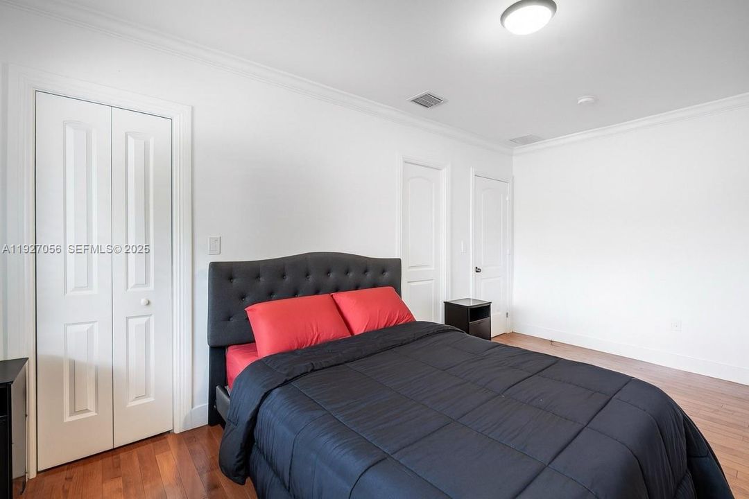 This picture was virtually depersonalized.