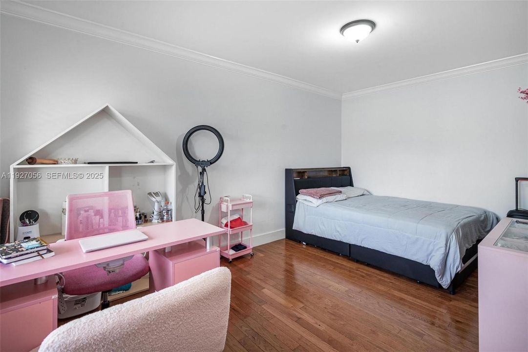 待售: $1,050,000 (4 贝兹, 4 浴室, 2300 平方英尺)