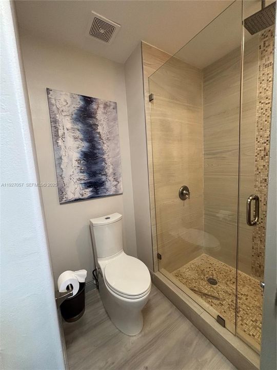 出租: $4,700 (4 贝兹, 2 浴室, 2293 平方英尺)