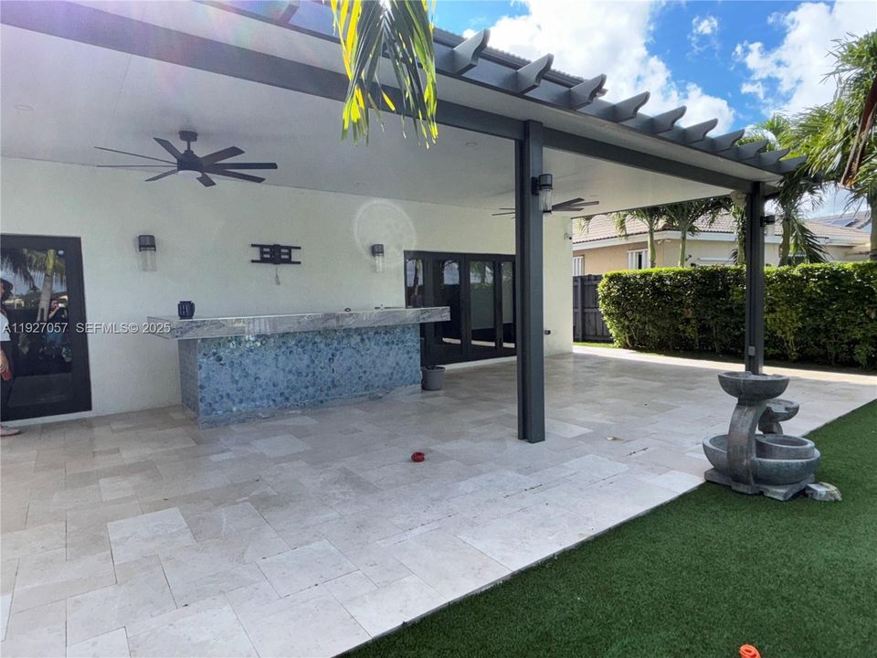 出租: $4,700 (4 贝兹, 2 浴室, 2293 平方英尺)